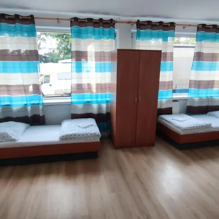 Hostel Plus Vandrarhem *